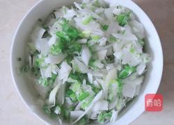 猪肉酸菜馅饺子的做法图解6