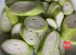 西红柿炒丝瓜的做法图解1