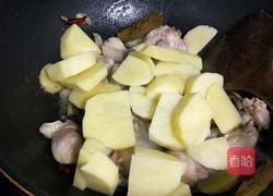 土豆焖鸡的做法图解7