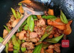 辣椒炒鸡腿肉的做法图解12