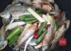 香酥小鲫鱼的做法图解5