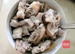 Illustration of Braised Pig's Feet with Mushrooms and Peanuts 5