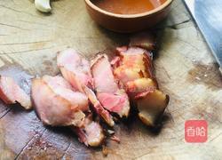 芹菜炒腊肉的做法图解2
