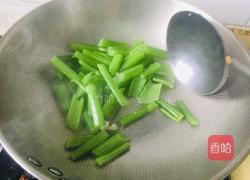 芹菜炒腊肉的做法图解5