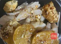 Illustration of making spicy and sour garlic boneless chicken feet 6