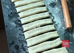 无矾大油条的做法图解2