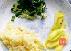 苦瓜黄豆排骨煲的做法图解1