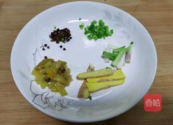 酸菜鲫鱼汤的做法图解2