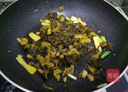 酸菜鲫鱼汤的做法图解5