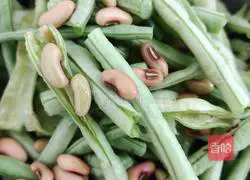 Illustration of how to make braised beans and noodles 3