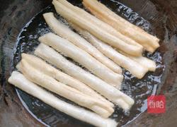 油条的做法图解7