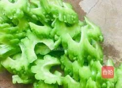 海米拌苦瓜的做法图解2