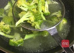 西蓝花小炒肉丝的做法图解4