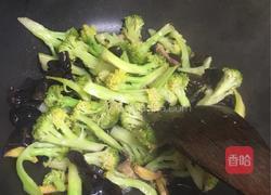 西蓝花小炒肉丝的做法图解9