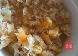 桂圆红枣银耳莲子羹的做法图解1