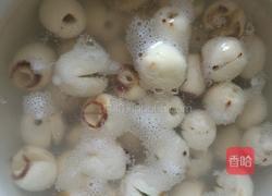 桂圆红枣银耳莲子羹的做法图解5