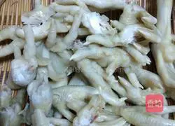 Illustration of how to cook chicken feet with potatoes 2