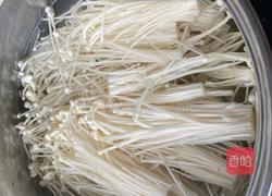 辣酱炒金针菇的做法图解2
