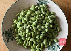 鸡腿烧毛豆的做法图解1