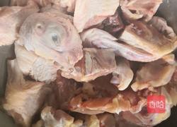 香菇炖鸡汤的做法图解1