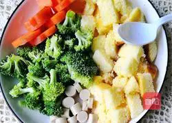 Illustration of how to make chicken breast toast salad 1