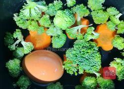 鸡胸肉吐司沙拉的做法图解3