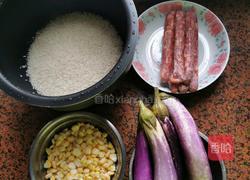 茄子香肠焖饭的做法图解1