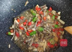 辣椒炒韭菜(小干鱼)的做法图解6