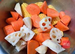 排骨玉米汤的做法图解1