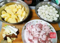 红烧肉炖鹌鹑蛋的做法图解2
