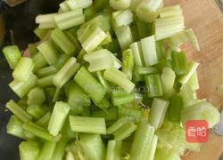 拌芹菜五香花生米的做法图解2