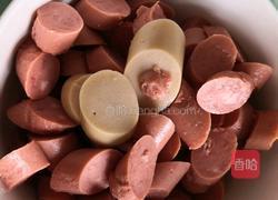 孜然土豆火腿肠的做法图解2