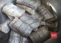 糖醋带鱼的做法图解1