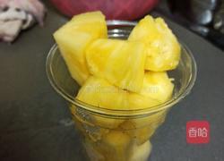 黑椒澳洲牛肉粒炒菠萝的做法图解1