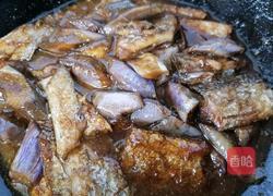 茄子烧带鱼的做法图解11