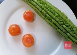 蛋黄焗苦瓜的做法图解1
