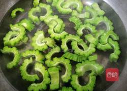 蛋黄焗苦瓜的做法图解3