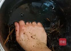 手工熬制仙草的做法图解4