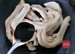 Illustration of braised duck feet 6