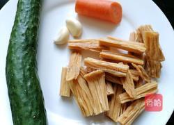 黄瓜拌腐竹的做法图解1