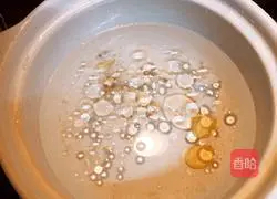 Illustration of how to make casserole bamboo fungus and loofah 5