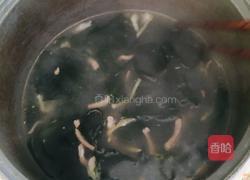 裙带菜肉丝汤的做法图解3