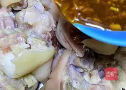 Illustration of how to make steamed pig trotters 7