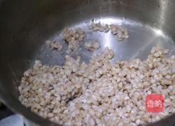 「减脂早餐」椰香牛奶燕麦粥的做法图解2