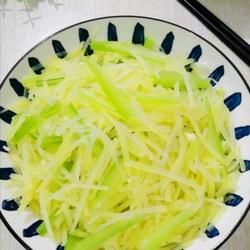 土豆丝炝芹菜的做法[图]