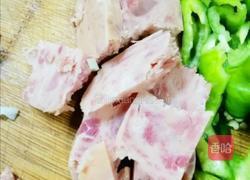 尖椒炒鸡蛋午餐肉的做法图解2