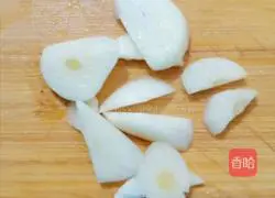 Illustration of how to make fried vermicelli with cabbage 1