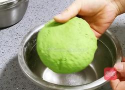 翡翠白菜饺子的做法图解2