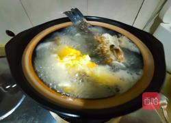 鲫鱼鸡蛋汤的做法图解4