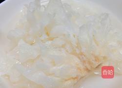 冰糖银耳炖雪梨的做法图解1